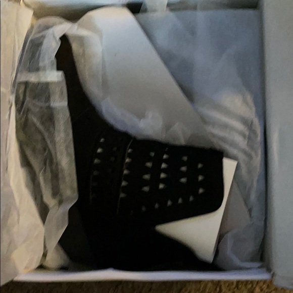 Nature Breeze laser cut Booties black new! - Picture 5 of 6